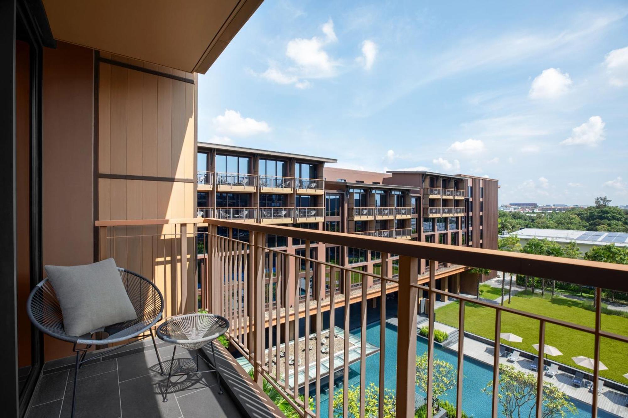 Courtyard By Marriott Bangkok Suvarnabhumi Airport Екстер'єр фото