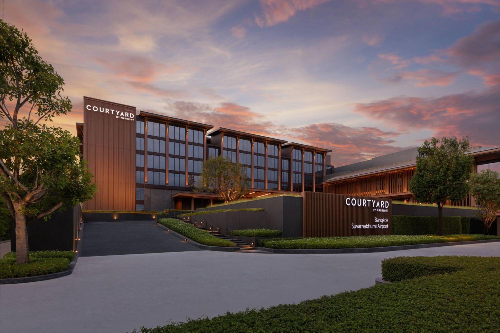 Courtyard By Marriott Bangkok Suvarnabhumi Airport Екстер'єр фото