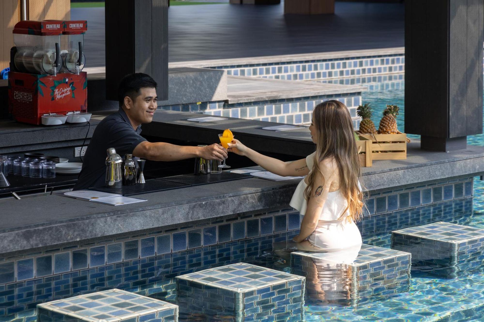 Courtyard By Marriott Bangkok Suvarnabhumi Airport Екстер'єр фото