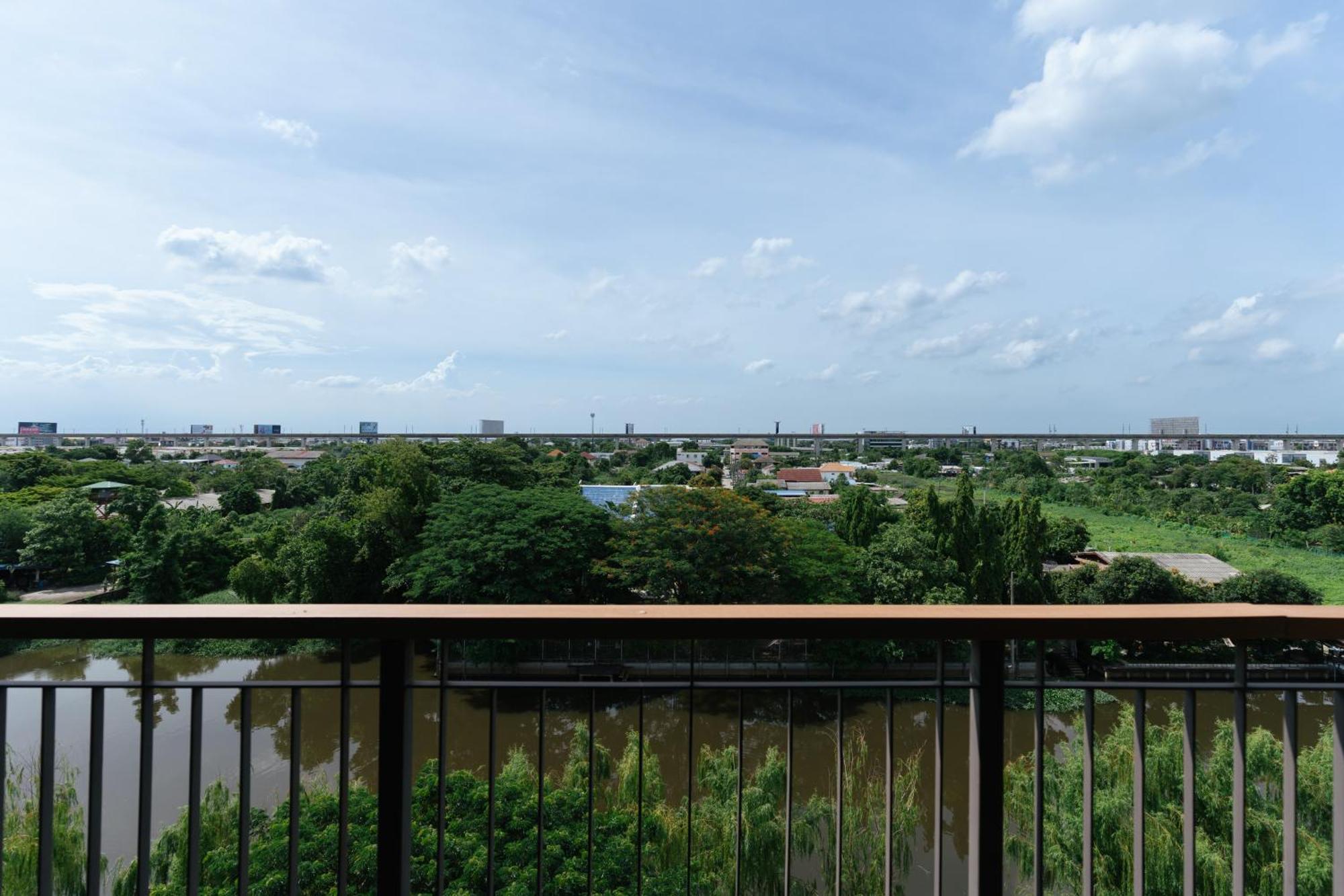 Courtyard By Marriott Bangkok Suvarnabhumi Airport Екстер'єр фото