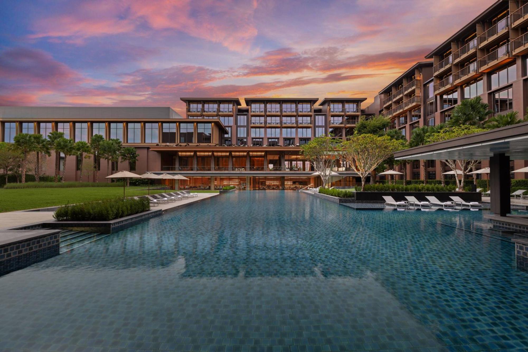 Courtyard By Marriott Bangkok Suvarnabhumi Airport Екстер'єр фото